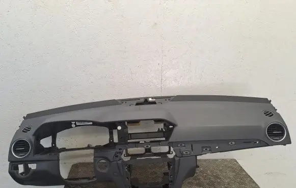 Mercedes-Benz C W204 Dashboard 2046805787 2078603902 A2048306654