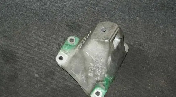 BMW 5 F10 F11 Engine mounting bracket 6795958