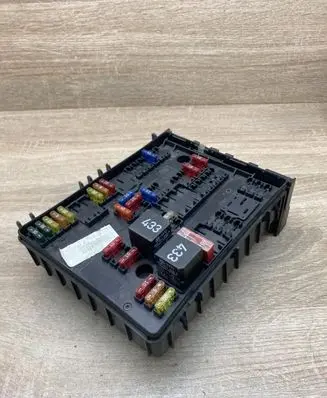 Volkswagen Golf V Fuse module 1K0937124H