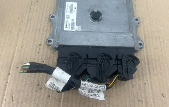 Renault Clio IV Engine control unit/module 237102928R 237102706R 130260165