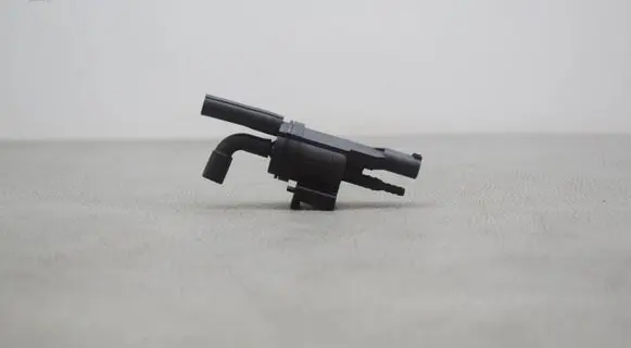 Engine mount vacuum valve