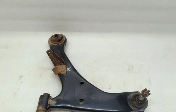 Suzuki Grand Vitara II Front lower control arm/wishbone 