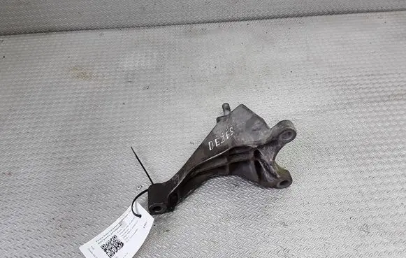 Ford Mondeo Mk III Gearbox mounting bracket 1S717M125AC