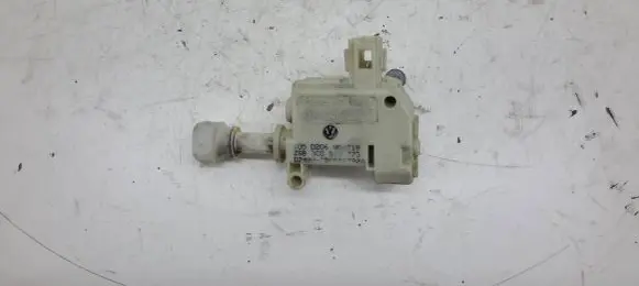 Volkswagen PASSAT B6 Central locking motor 3C0810773