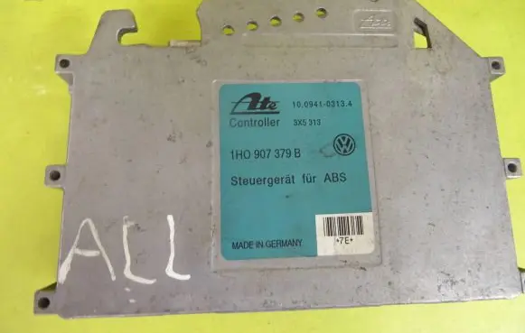 Volkswagen Golf III ABS control unit/module 1H0907379B