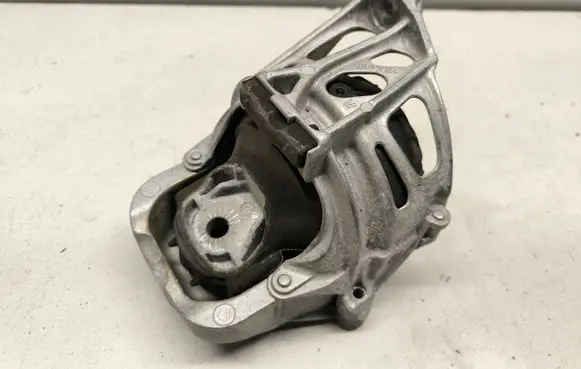 Porsche Cayenne (9Y0 9Y3) Engine mount bracket 4M0199372 4M0199372GS