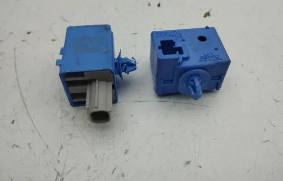 Toyota C-HR I Horn buzzer relay 8974730040 8665250010