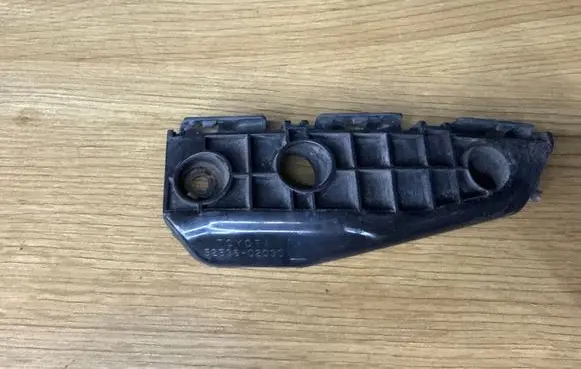 Toyota Auris 150 Front bumper mounting bracket 5253602030