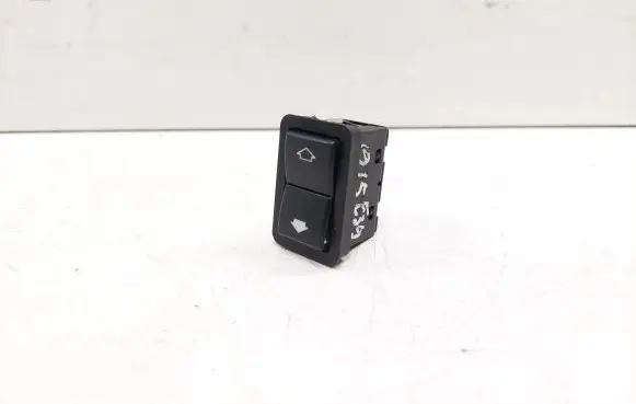 BMW 5 E39 Electric window control switch 8368974