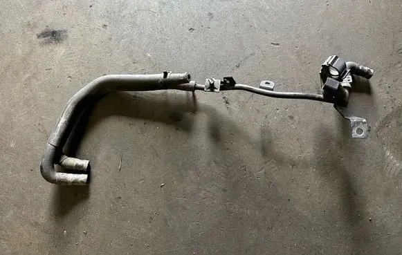Volkswagen PASSAT B6 Engine coolant pipe/hose 1K0122447T