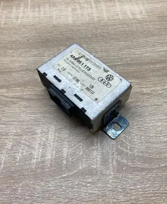 Audi A6 S6 C4 4A Alarm control unit/module 4A0951173