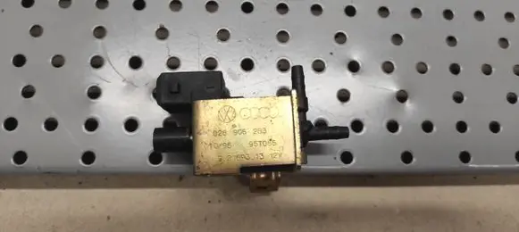 Seat Alhambra (Mk1) Turbo solenoid valve 028906283 95TO65 721693