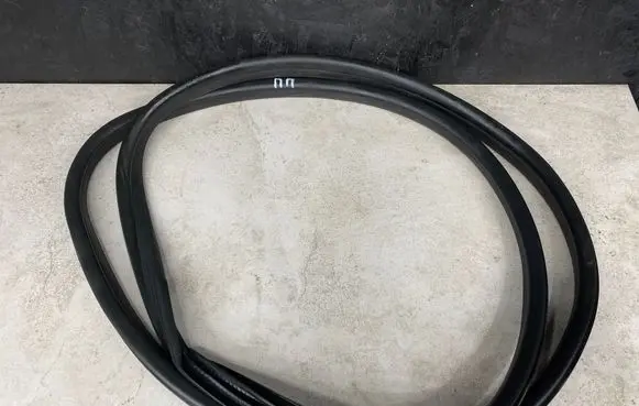 Ford Mondeo MK IV Front door rubber seal
