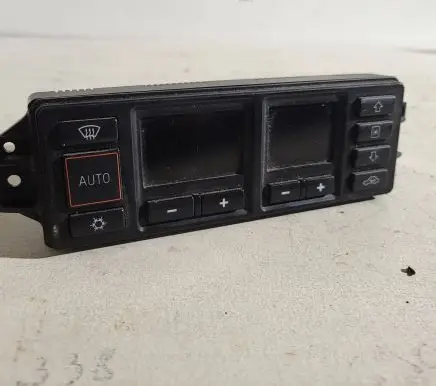Audi A4 S4 B5 8D Climate control unit 8L0820043D 5HB00760804 D750301