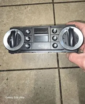 Audi TT Mk1 Climate control unit 8N0820043A 5HB00799401 D030001