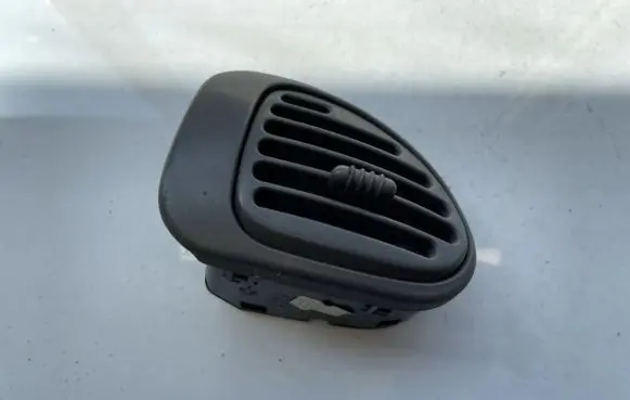 Chrysler Town & Country III Dash center air vent grill 1205020e
