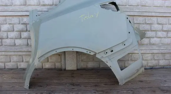 Tesla Model Y Fender end trim 148782500C