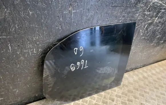 Opel Combo E Rear side window 43R004523