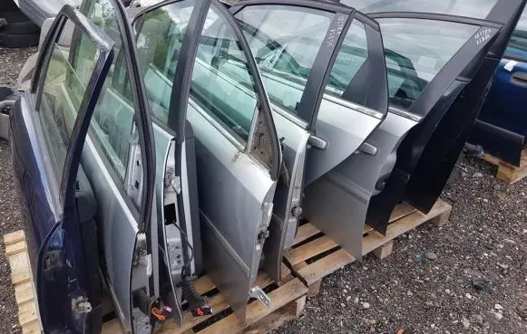 Mazda 5 Rear door pilkos