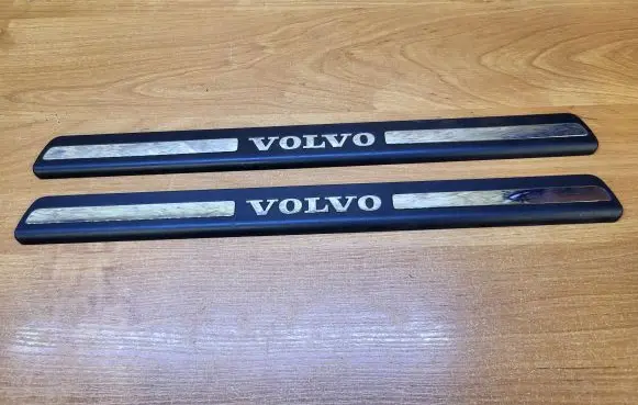 Volvo XC70 Front sill trim cover