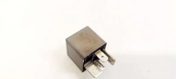 Audi A4 S4 B5 8D Other relay 8D0951253