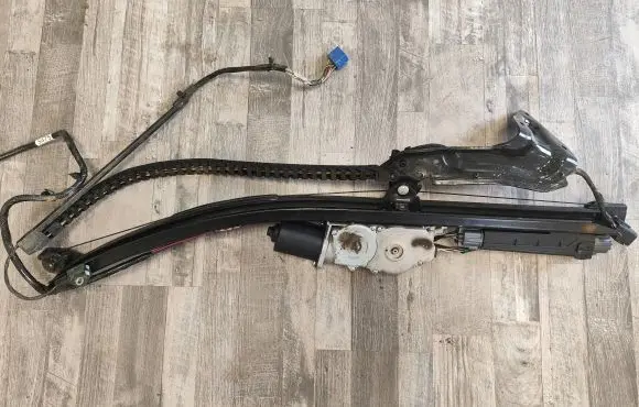 Chrysler Town u0026 Country V Sliding door motor P05026972AA PN16645471 060308