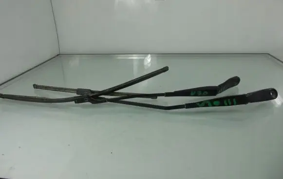 Volvo S80 Front wiper blade arm