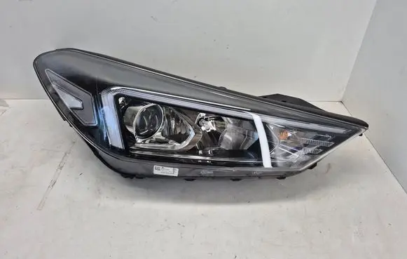 Hyundai Tucson TL Headlight/headlamp D792111A20 92102D7610