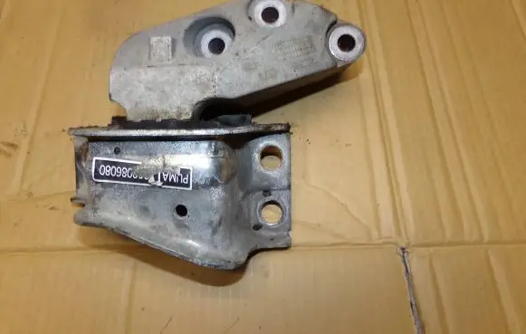 Peugeot Boxer Engine mount bracket 1346984080
