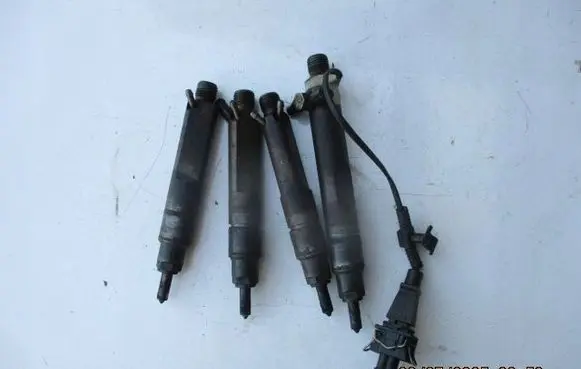 Volkswagen PASSAT B5 Fuel injectors set 028130201S