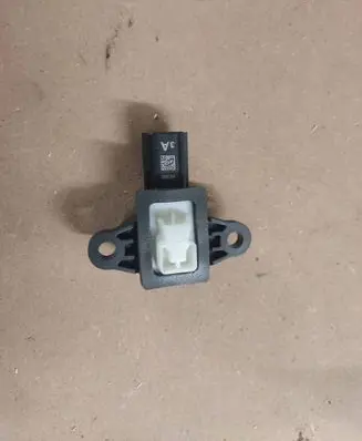 Hyundai Santa Fe Airbag deployment crash/impact sensor 95930S1000 08815773 02112019