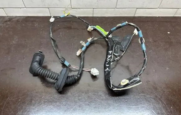 Toyota Prius (XW50) Rear door wiring loom 8215447250