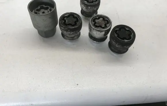 KIA Soul Anti-theft wheel nuts and lock 