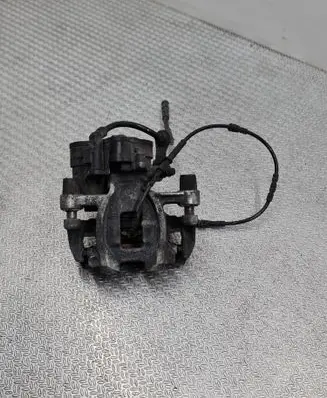 BMW 1 F40 Rear brake caliper 1543680