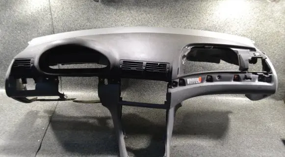 BMW 3 E46 Dashboard 9890002026 8823738