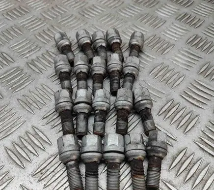 Opel Vivaro Nuts/bolts 9818845080