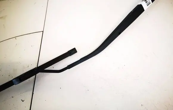Chevrolet Captiva Front wiper blade arm