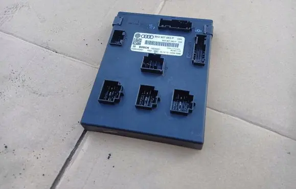 Audi A4 S4 B8 8K Comfort/convenience module 8K0907063P