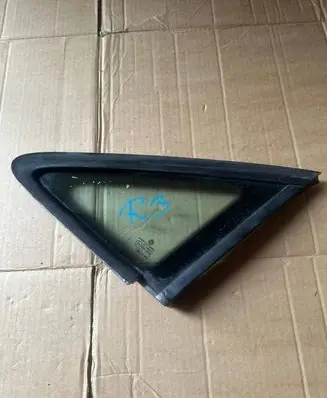 Volkswagen Touran I Front triangle window/glass 1T0845411
