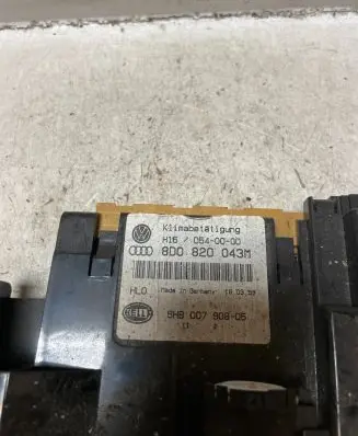Audi A4 S4 B5 8D Climate control unit 8D0820043M 5HB00790805