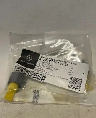Mercedes-Benz C W202 Fuel injector supply line/pipe A2740700132 2740700132