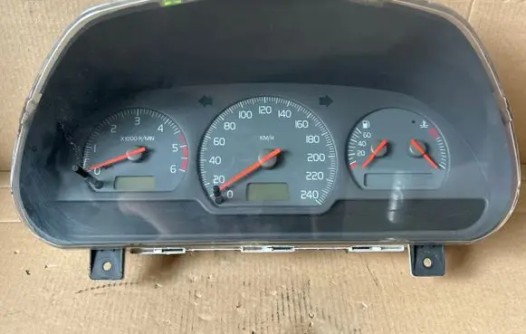 Volvo S40, V40 Speedometer (instrument cluster) 30857569 99W37D3 30887708