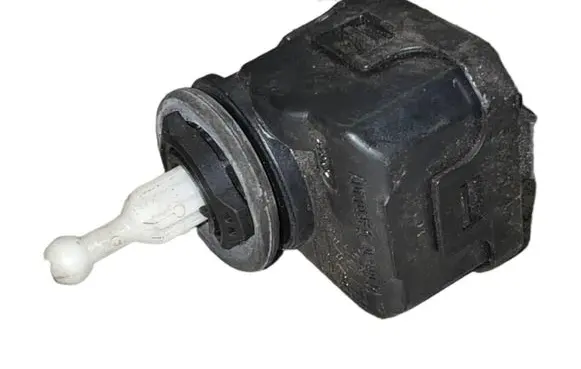 Headlight level adjustment motor