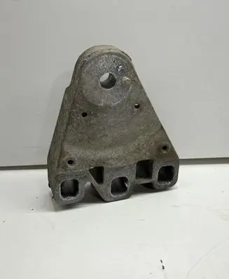 Volkswagen Transporter - Caravelle T5 Engine mounting bracket 7E0199207