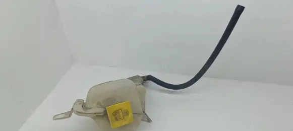 Windshield washer fluid reservoir/tank
