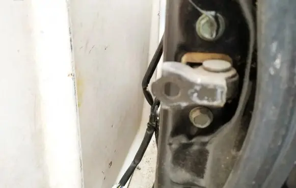 Nissan X-Trail T30 Front door check strap stopper 