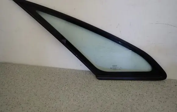 KIA Venga Side middle window/glass 