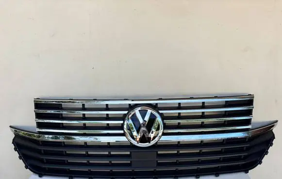 Volkswagen Multivan T6 Front bumper upper radiator grill 7LA853651B