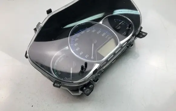 Toyota Yaris Speedometer (instrument cluster) 838000U390