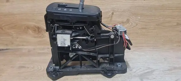 Volvo C70 Gear shifter/selector P30759925